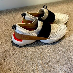Sorel sneakers size 9.5 kinetic impact